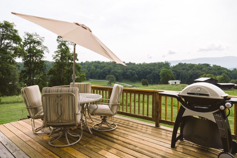 backyard-deck-with-grill